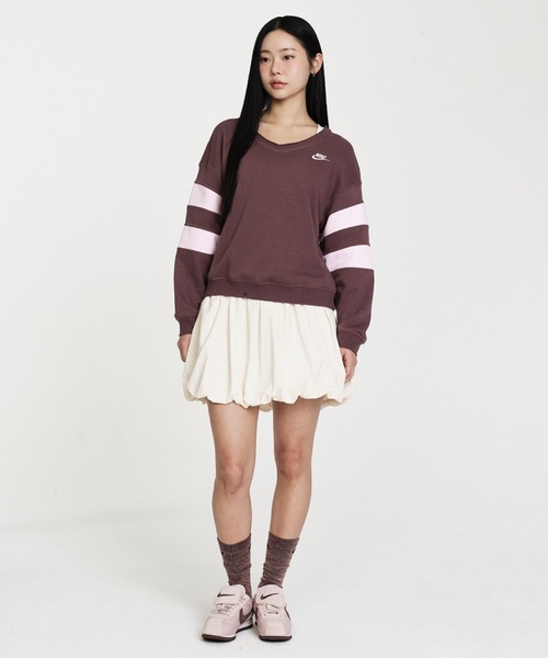 NIKE(ナイキ)の「ナイキ スポーツウェア クラブ フリース ウィメンズ オーバーサイズド Vネック スウェットシャツ / Nike Sportswear Club Fleece Women's Oversized V-Neck Sweatshirt IQ0085-503 Tattoo(スウェット・レディース・パープル系その他2・XL/L/XS/S/M)」の12枚目の写真