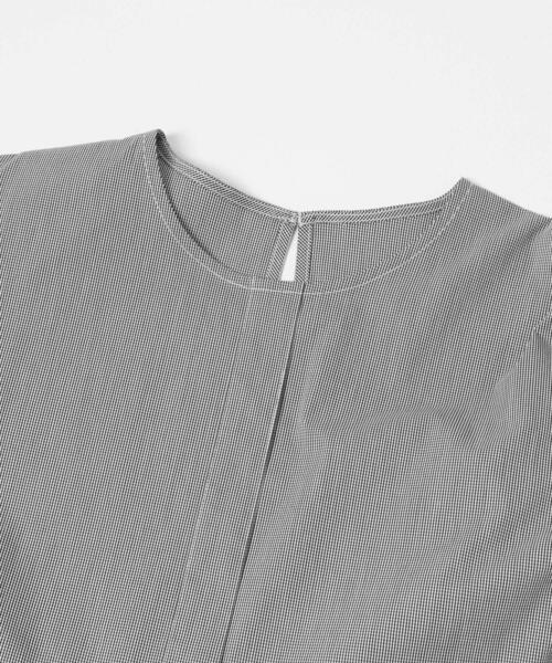 ITEMS URBANRESEARCH(アイテムズ アーバンリサーチ)の「『UVカット/吸水速乾』ギャザーペプラムブラウス(楽着シリーズ)(シャツ/ブラウス・レディース・ブラック/チェック/ホワイト・FREE)」の8枚目の写真