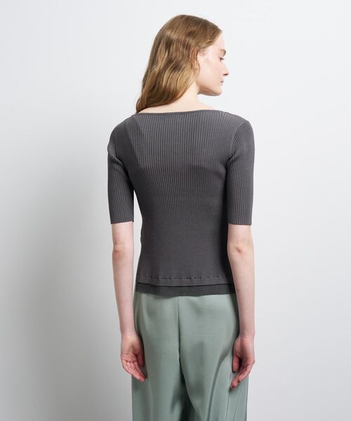 LANVIN en Bleu（ランバンオンブルー）の「スクエアネックリブニット（ニット/セーター・レディース・グレー/イエロー/ブラック・38）」の9枚目の写真