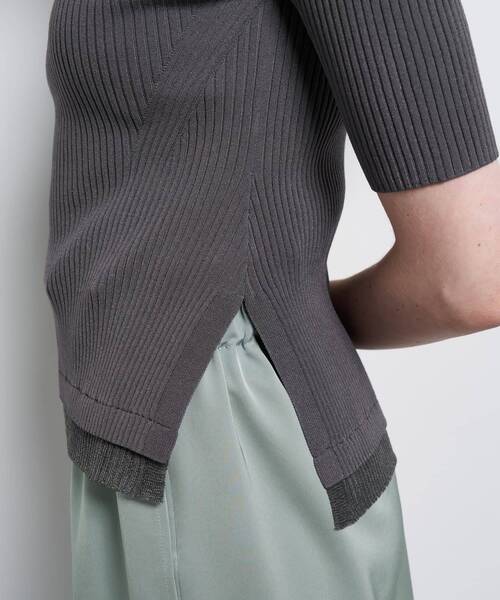 LANVIN en Bleu（ランバンオンブルー）の「スクエアネックリブニット（ニット/セーター・レディース・グレー/イエロー/ブラック・38）」の11枚目の写真