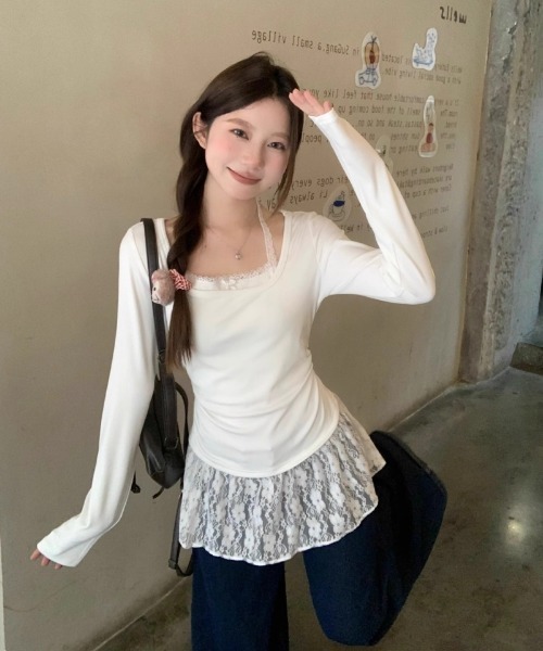 Ritzy(リッツィー)の「レースレイヤード風 フェミニンロングスリーブトップス(Tシャツ/カットソー・レディース・ホワイト・M/L)」の2枚目の写真