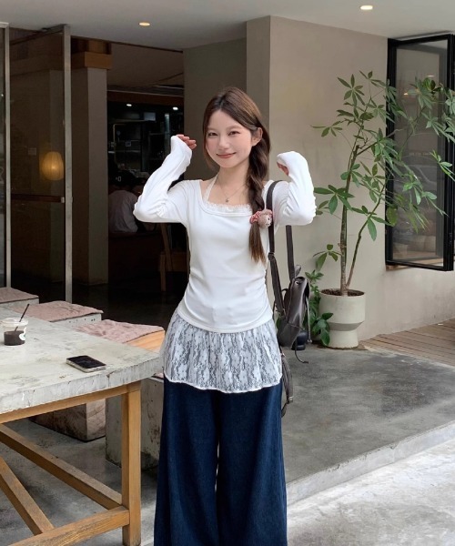 Ritzy(リッツィー)の「レースレイヤード風 フェミニンロングスリーブトップス(Tシャツ/カットソー・レディース・ホワイト・M/L)」の4枚目の写真