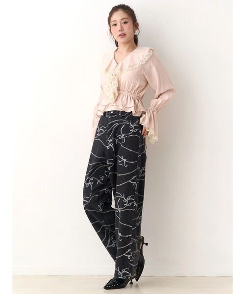 CALNAMUR(カルナムール)の「パールプリントデニムパンツ(デニムパンツ・レディース・ブラック/ブルー・SMALL/MEDIUM)」の2枚目の写真