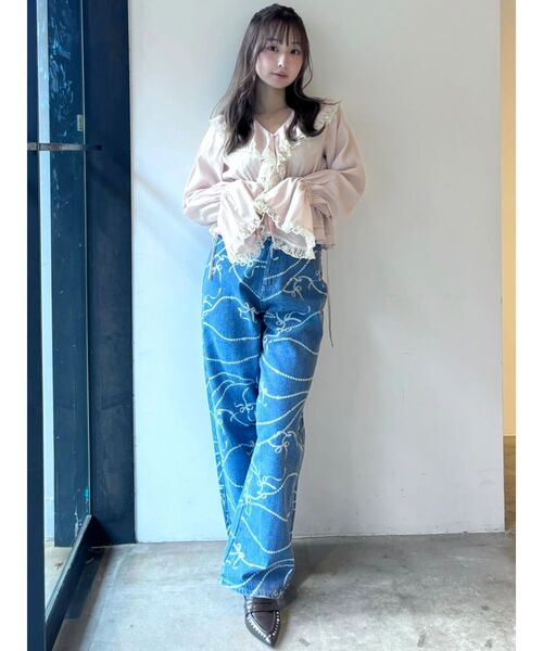 CALNAMUR(カルナムール)の「パールプリントデニムパンツ(デニムパンツ・レディース・ブラック/ブルー・SMALL/MEDIUM)」の4枚目の写真