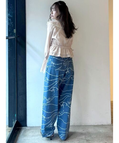 CALNAMUR(カルナムール)の「パールプリントデニムパンツ(デニムパンツ・レディース・ブラック/ブルー・SMALL/MEDIUM)」の7枚目の写真