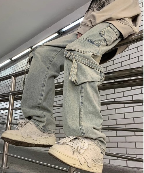 SHIBUYA Zy.（シブヤジー）の「SHADOW GRAVITYストラップ付き加工カーゴデニムパンツ（デニムパンツ・メンズ・サックスブルー/ダークグレー・L/M/S）」の8枚目の写真