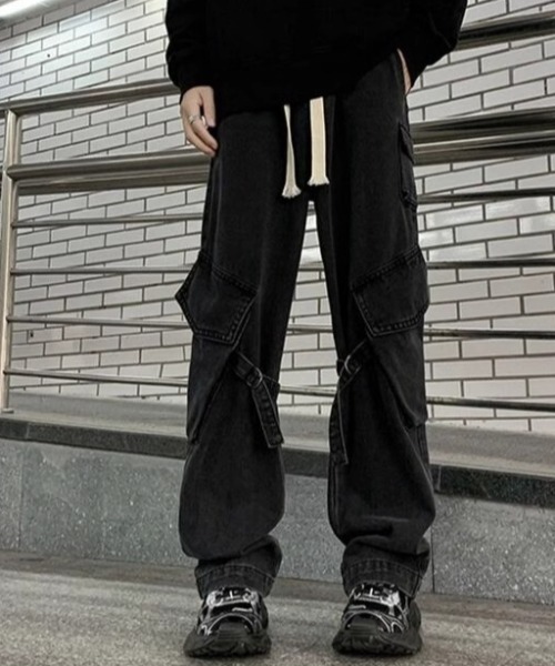 SHIBUYA Zy.（シブヤジー）の「SHADOW GRAVITYストラップ付き加工カーゴデニムパンツ（デニムパンツ・メンズ・サックスブルー/ダークグレー・L/M/S）」の6枚目の写真