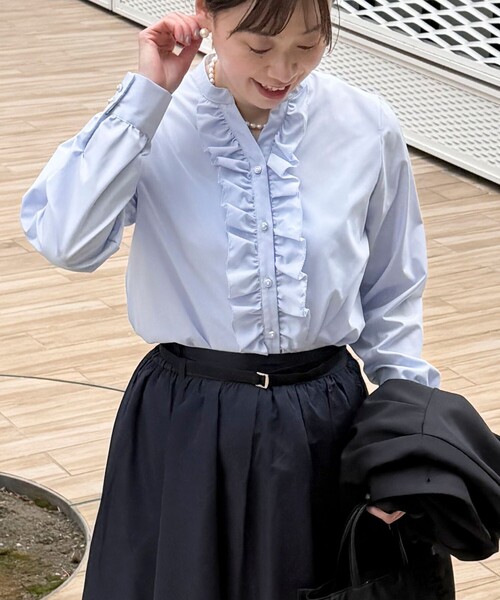 MICO COULIER（ミコクリエ）の「前立てフリルノーカラーブラウス（シャツ/ブラウス・レディース・イエロー/サックスブルー/オフホワイト・38）」の2枚目の写真