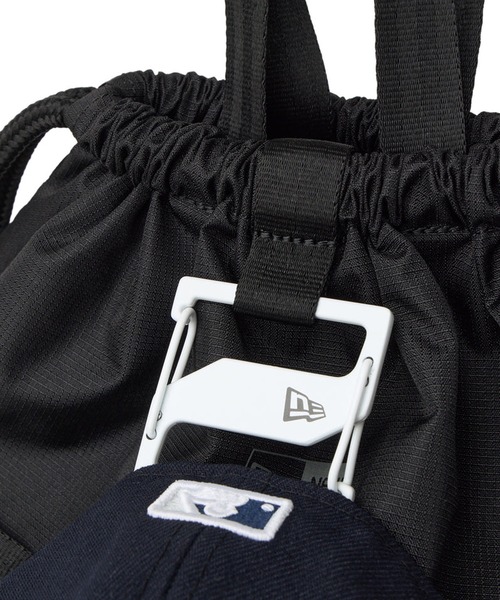 NEW ERA(ニューエラ)の「NEW ERA/ニューエラ デイサック 150D NEW ERAロゴ ブラック リフレクトシルバー/ブラック 21L 14750913/14750914(バックパック/リュック・メンズ・ブラック系その他2/ブラック系その他・FREE)」の8枚目の写真