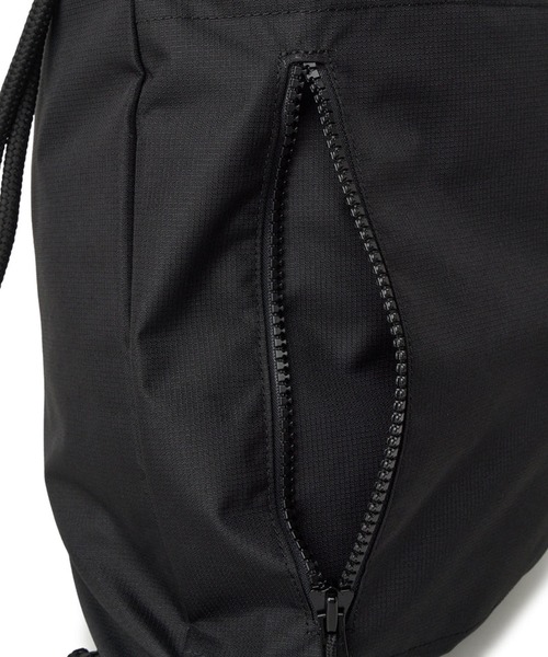 NEW ERA(ニューエラ)の「NEW ERA/ニューエラ デイサック 150D NEW ERAロゴ ブラック リフレクトシルバー/ブラック 21L 14750913/14750914(バックパック/リュック・メンズ・ブラック系その他2/ブラック系その他・FREE)」の15枚目の写真