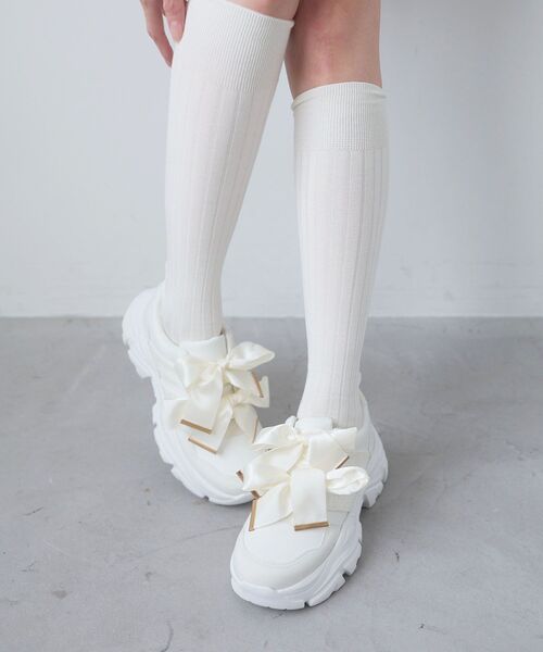 MAJESTIC LEGON（マジェスティックレゴン）の「ダブルリボン厚底スニーカー（スニーカー・レディース・ピンク/アイボリー/ブラック・X-LARGE/LARGE/MEDIUM/SMALL）」の5枚目の写真