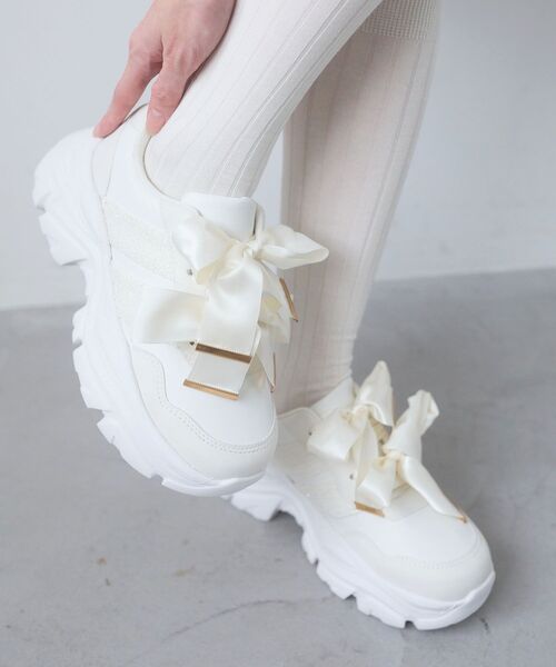 MAJESTIC LEGON（マジェスティックレゴン）の「ダブルリボン厚底スニーカー（スニーカー・レディース・ピンク/アイボリー/ブラック・X-LARGE/LARGE/MEDIUM/SMALL）」の6枚目の写真
