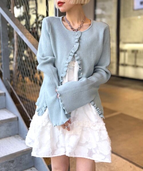 w closet(ダブルクローゼット)の「マルチWAYフリルカーディガン(カーディガン/ボレロ・レディース・チャコールグレー/アイボリー/ピンク/レッド/グリーン・FREE)」の3枚目の写真