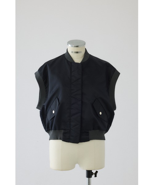 RIM.ARK（リムアーク）の「Short MA-1 vest ショート エムエーワン ベスト（ベスト・レディース・ダークネイビー/ライトカーキ/ブラック・FREE）」の3枚目の写真