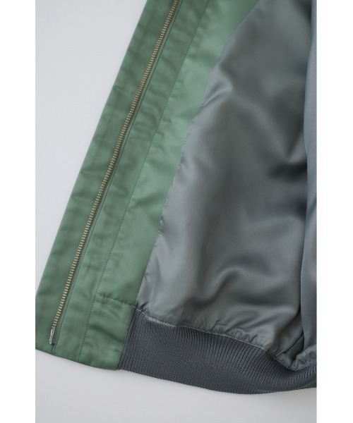 RIM.ARK（リムアーク）の「Short MA-1 vest ショート エムエーワン ベスト（ベスト・レディース・ダークネイビー/ライトカーキ/ブラック・FREE）」の10枚目の写真