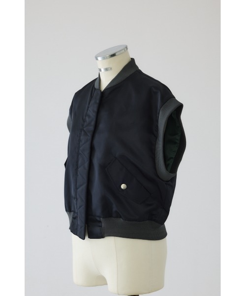 RIM.ARK（リムアーク）の「Short MA-1 vest ショート エムエーワン ベスト（ベスト・レディース・ダークネイビー/ライトカーキ/ブラック・FREE）」の12枚目の写真