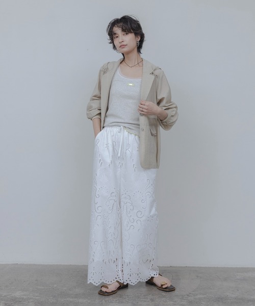 Eimee Law（エイミーロウ）の「エンブロイダリー パネルレースパンツ（その他パンツ・レディース・ブラック/オフホワイト・FREE）」の3枚目の写真