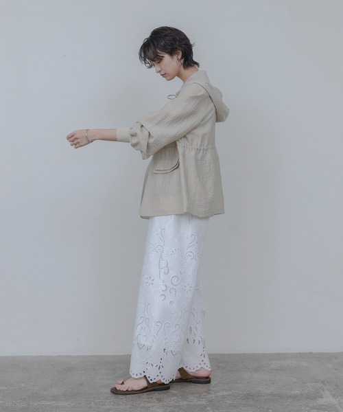 Eimee Law（エイミーロウ）の「エンブロイダリー パネルレースパンツ（その他パンツ・レディース・ブラック/オフホワイト・FREE）」の4枚目の写真