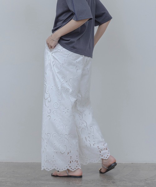 Eimee Law（エイミーロウ）の「エンブロイダリー パネルレースパンツ（その他パンツ・レディース・ブラック/オフホワイト・FREE）」の9枚目の写真