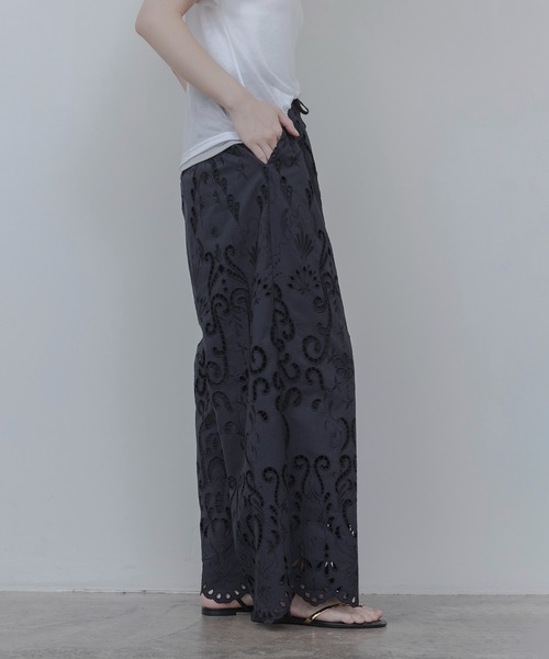 Eimee Law（エイミーロウ）の「エンブロイダリー パネルレースパンツ（その他パンツ・レディース・ブラック/オフホワイト・FREE）」の21枚目の写真