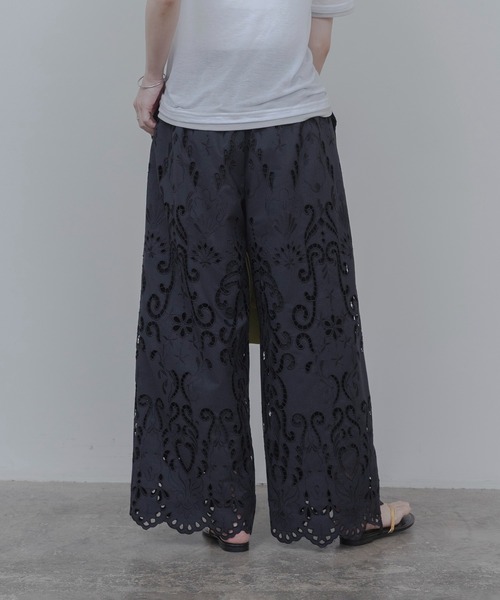 Eimee Law（エイミーロウ）の「エンブロイダリー パネルレースパンツ（その他パンツ・レディース・ブラック/オフホワイト・FREE）」の22枚目の写真
