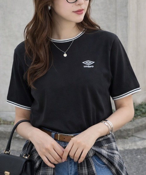 UMBRO（アンブロ）の「【アンブロ】配色ラインロゴ刺しゅうTシャツ（Tシャツ/カットソー・レディース・ブラック/ホワイト/ネイビー・LL/L/M）」の3枚目の写真