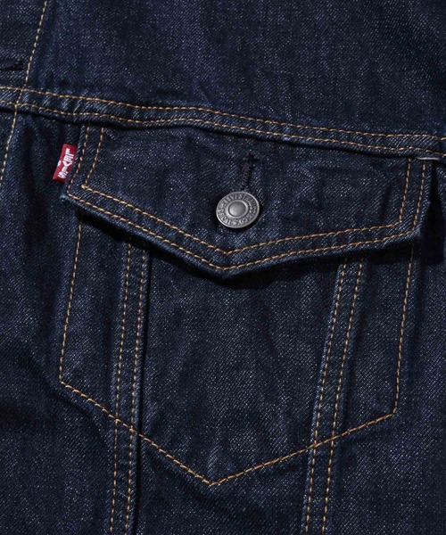 Levi's（リーバイス）の「Levi’s TRUCKER JACKET トラッカージャケット リラックスフィット（デニムジャケット・メンズ・ダークインディゴブルー・S/M/L/XL）」の6枚目の写真