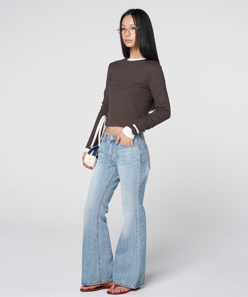 320SHOWROOM(320ショールーム)の「Light Wash Bootcut Denim Jeans(デニムパンツ・レディース・ライトブルー・SMALL/MEDIUM/LARGE)」の2枚目の写真