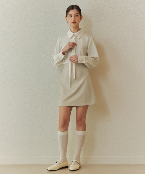 ZEROSTREET（ゼロストリート）の「[2カラー] ベーシックタイブラウス（シャツ/ブラウス・レディース・Beige/ライトグレー・SMALL/MEDIUM）」の3枚目の写真
