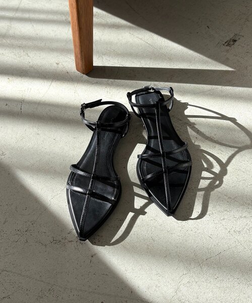 CAPRICIEUX LE'MAGE（カプリシューレマージュ）の「Tストラップサンダル（サンダル・レディース・ブラック/ベージュ・37/36/38）」の5枚目の写真