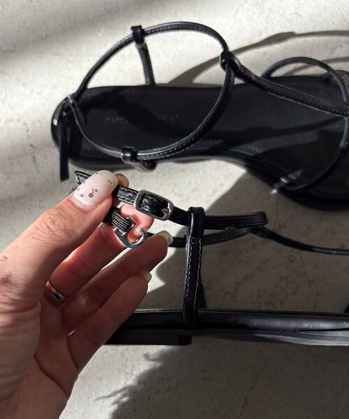 CAPRICIEUX LE'MAGE（カプリシューレマージュ）の「Tストラップサンダル（サンダル・レディース・ブラック/ベージュ・37/36/38）」の8枚目の写真