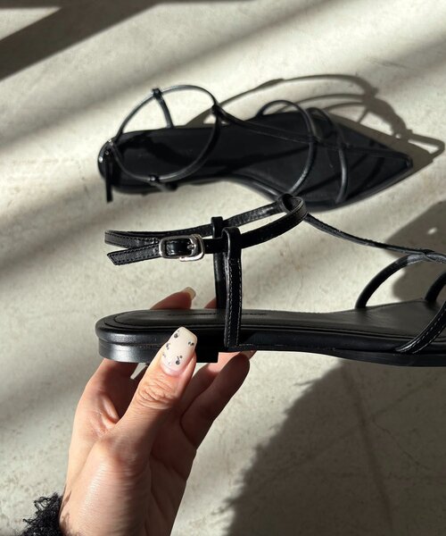 CAPRICIEUX LE'MAGE（カプリシューレマージュ）の「Tストラップサンダル（サンダル・レディース・ブラック/ベージュ・37/36/38）」の9枚目の写真