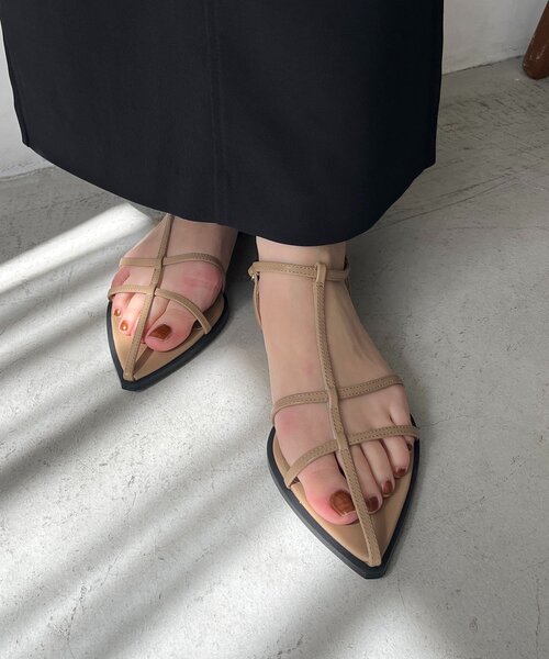 CAPRICIEUX LE'MAGE（カプリシューレマージュ）の「Tストラップサンダル（サンダル・レディース・ブラック/ベージュ・37/36/38）」の11枚目の写真