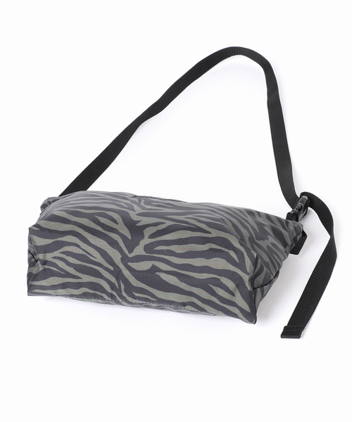 journal standard L'essage（ジャーナルスタンダードレサージュ）の「【BAGS IN PROGRESS】Fannypack Crossbody J：ショルダーバッグ（ショルダーバッグ・レディース・カーキ・FREE）」の4枚目の写真