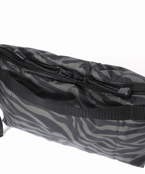 journal standard L'essage（ジャーナルスタンダードレサージュ）の「【BAGS IN PROGRESS】Fannypack Crossbody J：ショルダーバッグ（ショルダーバッグ・レディース・カーキ・FREE）」の6枚目の写真