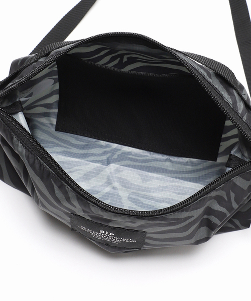 journal standard L'essage（ジャーナルスタンダードレサージュ）の「【BAGS IN PROGRESS】Fannypack Crossbody J：ショルダーバッグ（ショルダーバッグ・レディース・カーキ・FREE）」の13枚目の写真