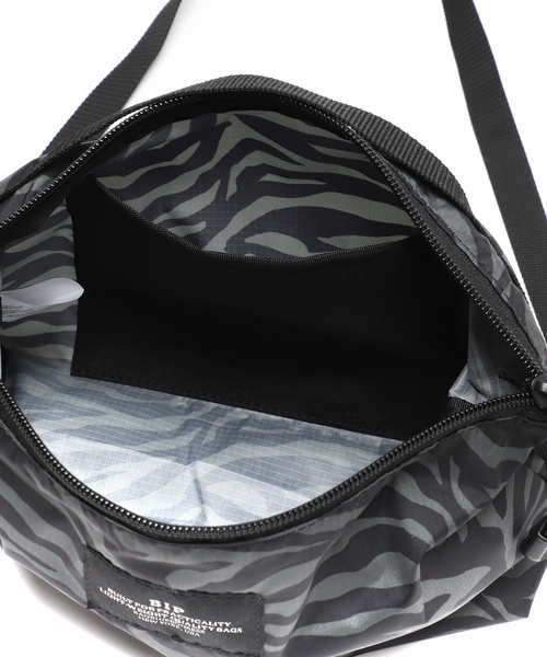 journal standard L'essage（ジャーナルスタンダードレサージュ）の「【BAGS IN PROGRESS】Fannypack Crossbody J：ショルダーバッグ（ショルダーバッグ・レディース・カーキ・FREE）」の10枚目の写真