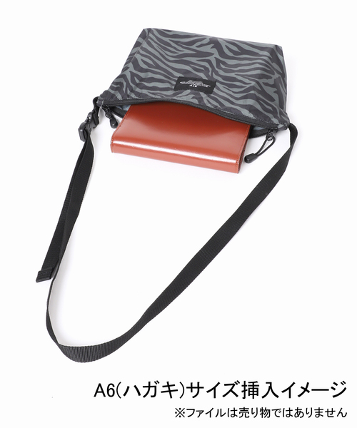 journal standard L'essage（ジャーナルスタンダードレサージュ）の「【BAGS IN PROGRESS】Fannypack Crossbody J：ショルダーバッグ（ショルダーバッグ・レディース・カーキ・FREE）」の3枚目の写真