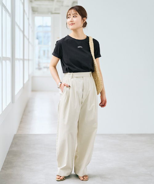 Spick & Span(スピックアンドスパン)の「コットンサテンタックカーブパンツ(スラックス・レディース・アイボリー/ブラック・38/36)」の21枚目の写真