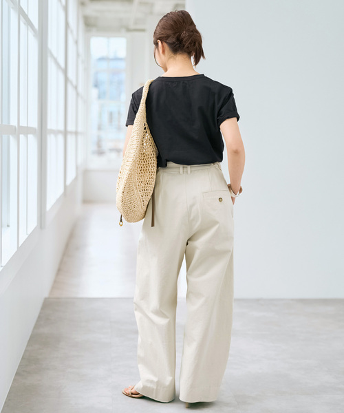 Spick & Span(スピックアンドスパン)の「コットンサテンタックカーブパンツ(スラックス・レディース・アイボリー/ブラック・38/36)」の20枚目の写真