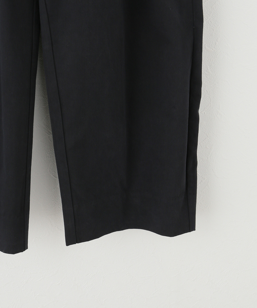 Spick & Span(スピックアンドスパン)の「コットンサテンタックカーブパンツ(スラックス・レディース・アイボリー/ブラック・38/36)」の14枚目の写真