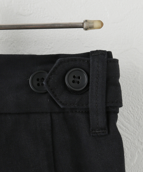 Spick & Span(スピックアンドスパン)の「コットンサテンタックカーブパンツ(スラックス・レディース・アイボリー/ブラック・38/36)」の13枚目の写真
