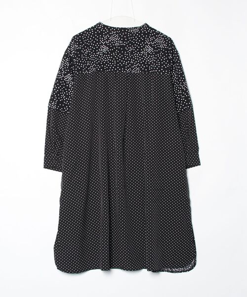 AS KNOW AS plus（アズノゥアズプラス）の「○異素材切り替え フェイクレイヤード シャツワンピース（シャツワンピース・レディース・ブラック系/ブルー系/グリーン系・FREE）」の4枚目の写真