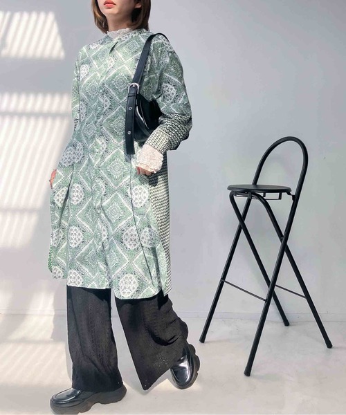 AS KNOW AS plus（アズノゥアズプラス）の「○異素材切り替え フェイクレイヤード シャツワンピース（シャツワンピース・レディース・ブラック系/ブルー系/グリーン系・FREE）」の2枚目の写真