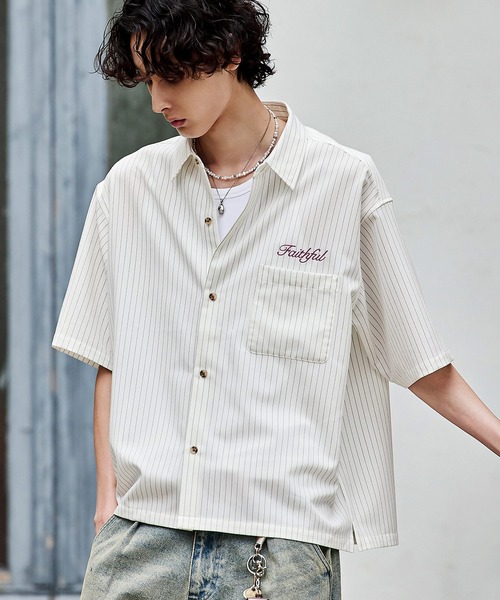 Bleme（ブレム）の「刺繍ロゴ ストライプ半袖シャツ（シャツ/ブラウス・メンズ・ライトブルー/オフホワイト/ネイビー・S/M/L/XL）」の2枚目の写真