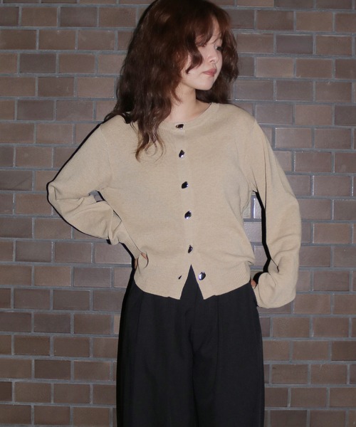 cheriella（シェリエラ）の「【cheriella】シルバーボタンニットカーディガン　SILVER BUTTON KNIT CARDIGAN（カーディガン/ボレロ・レディース・アイボリー/ベージュ/杢グレー/チャコールグレー・FREE）」の4枚目の写真