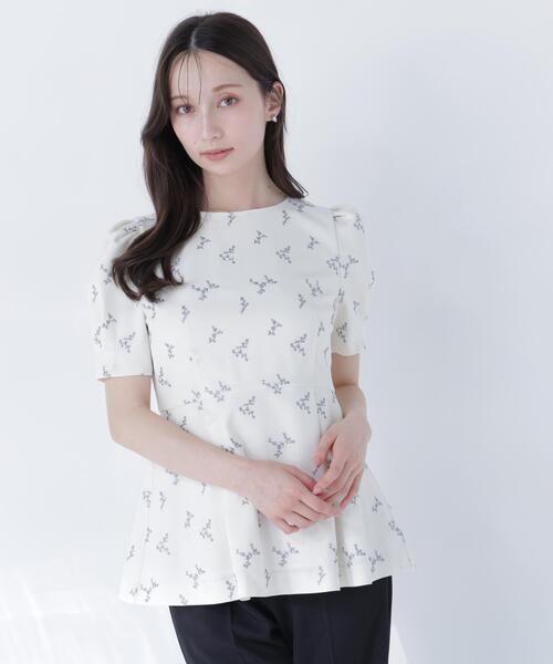 NATURAL BEAUTY BASIC(ナチュラルビューティーベーシック)の「ラメ刺繍ペプラムブラウス(シャツ/ブラウス・レディース・ホワイト系その他/イエロー系その他/グレー系その他・MEDIUM/SMALL)」の2枚目の写真