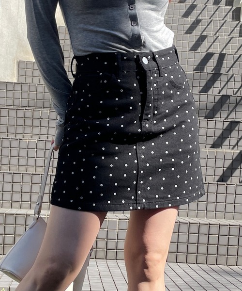 ROGER AND RAW(ロジャーアンドロウ)の「小花柄台形ミニスカート(スカート・レディース・ブラック/ホワイト・SMALL/MEDIUM)」の8枚目の写真