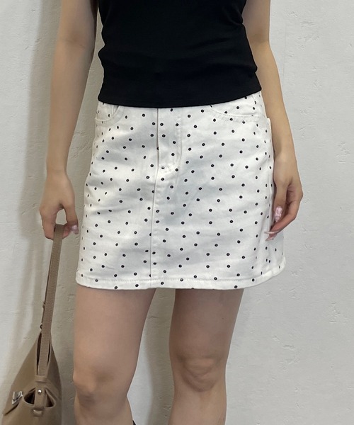 ROGER AND RAW(ロジャーアンドロウ)の「小花柄台形ミニスカート(スカート・レディース・ブラック/ホワイト・SMALL/MEDIUM)」の15枚目の写真
