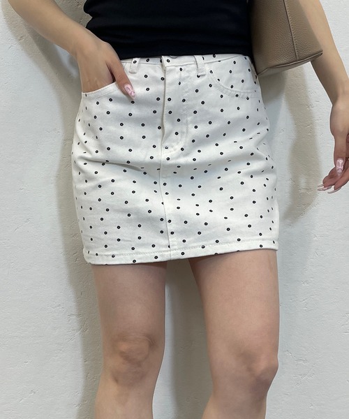 ROGER AND RAW(ロジャーアンドロウ)の「小花柄台形ミニスカート(スカート・レディース・ブラック/ホワイト・SMALL/MEDIUM)」の16枚目の写真